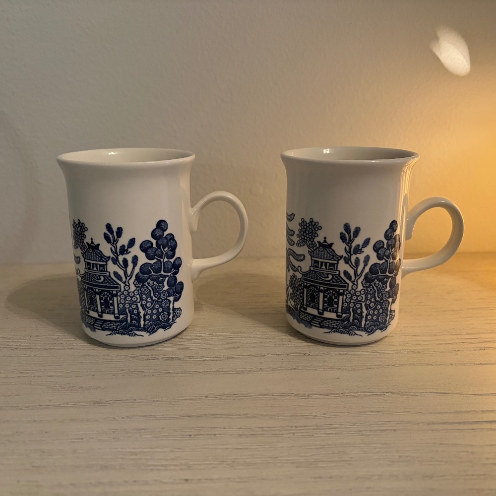 Churchill Blue Willow Tall Mugs Cups Tea Coffee Latte 4.25" England - Lot of 2